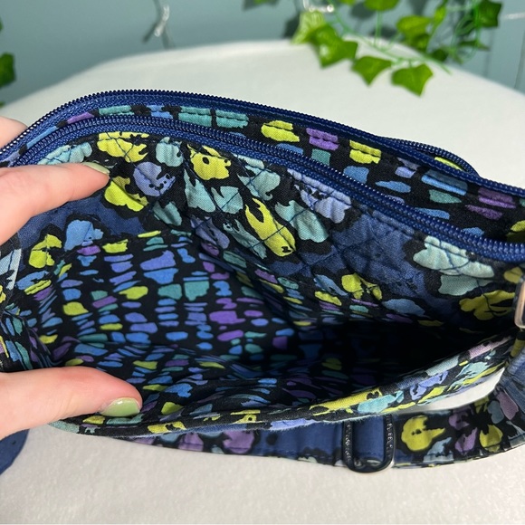 VERA BRADLEY CROSS BODY - Picture 6 of 6